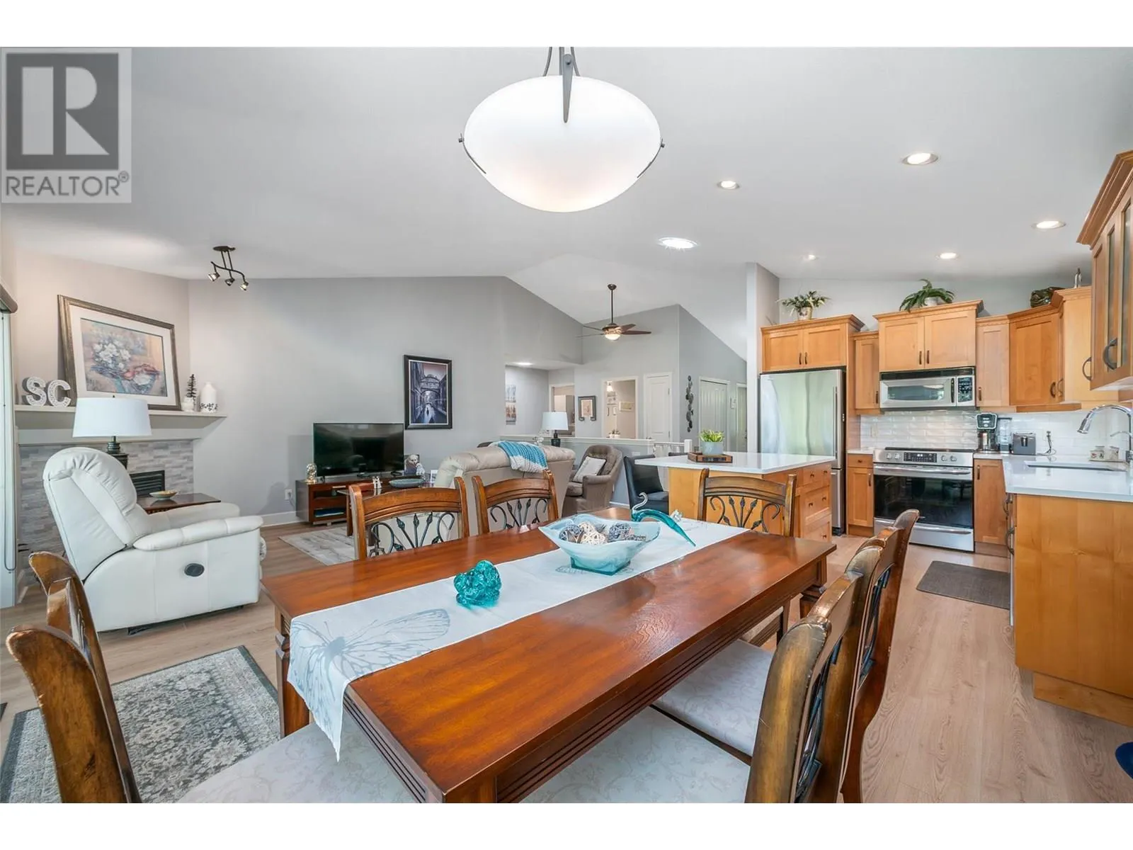 3452 Camelback Drive