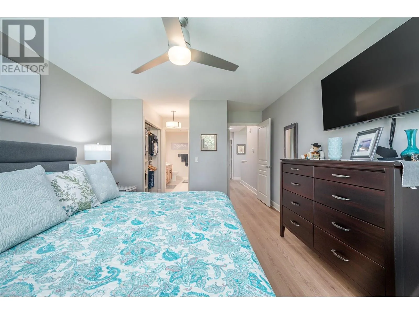 3452 Camelback Drive