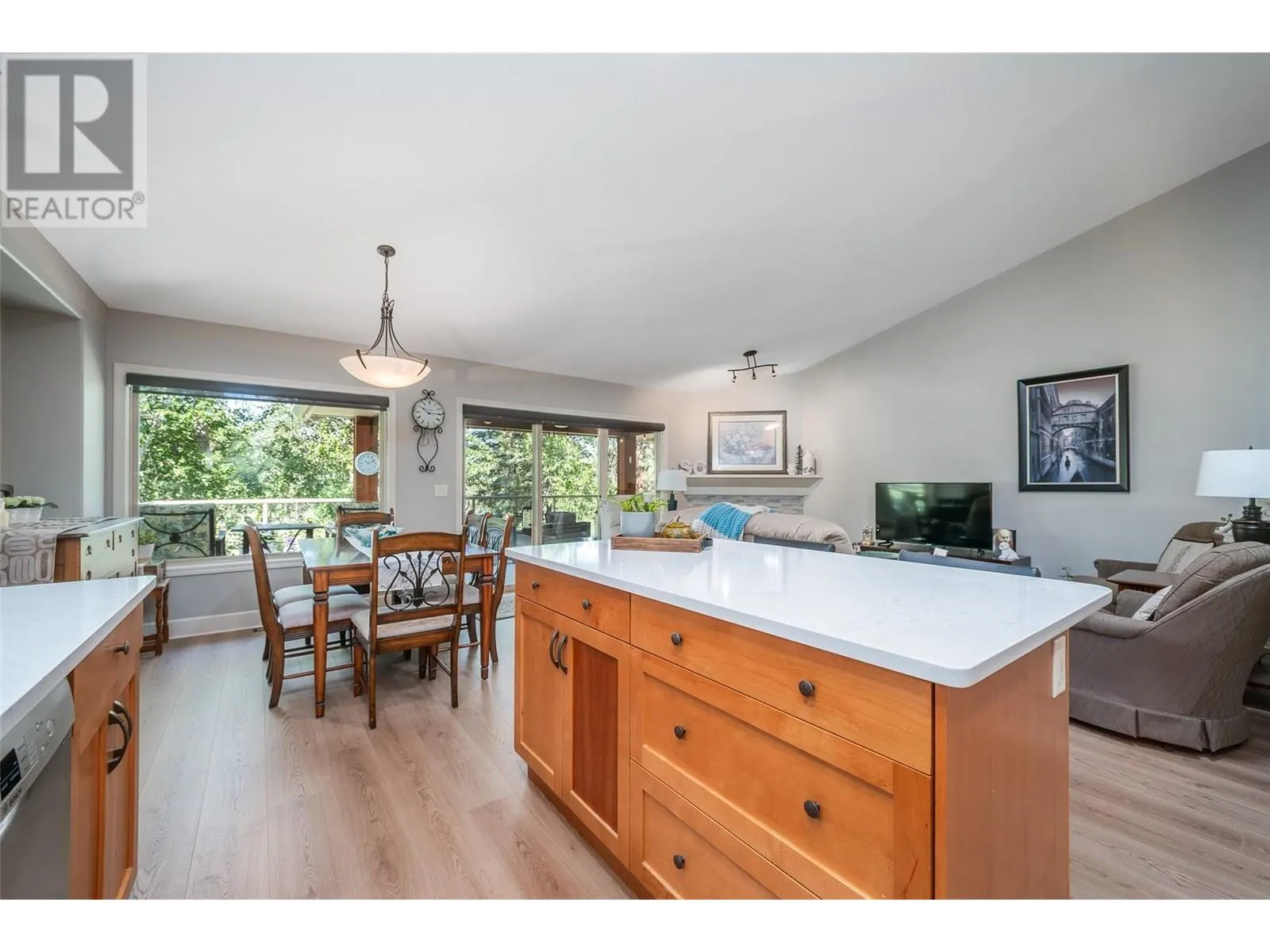 3452 Camelback Drive