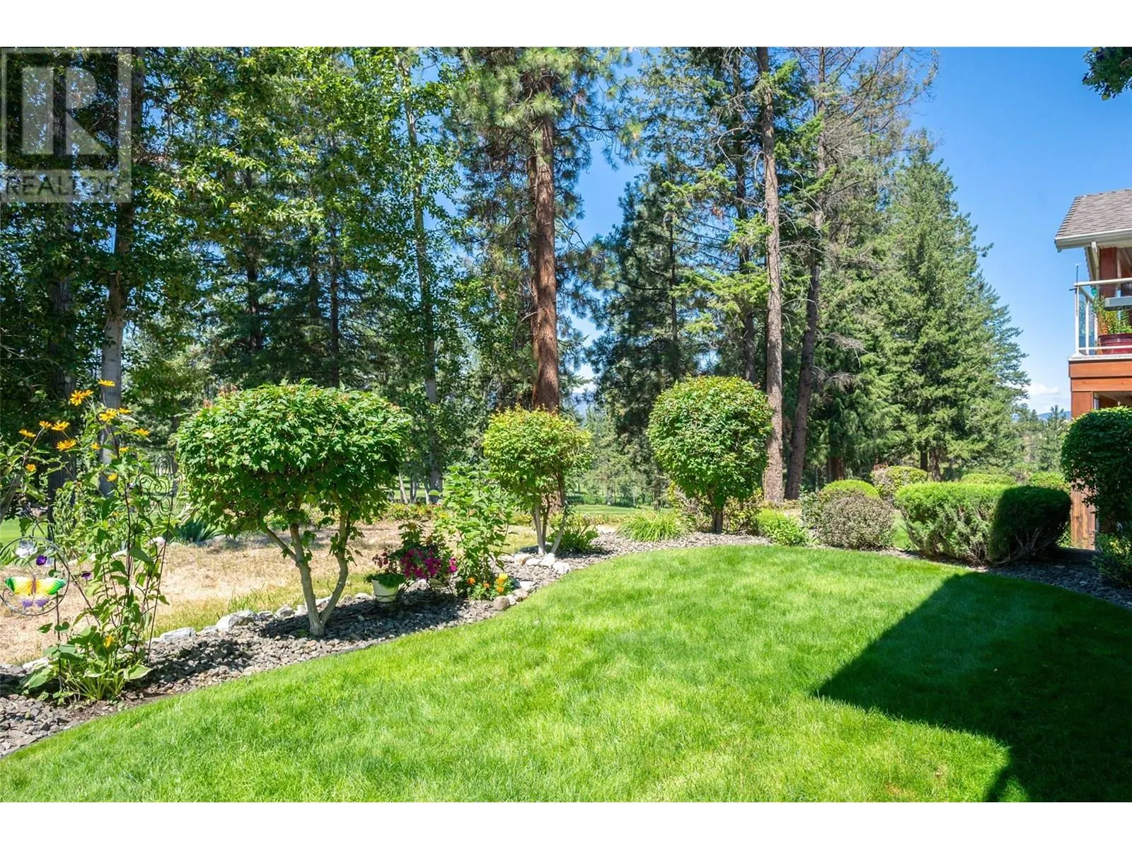 3452 Camelback Drive