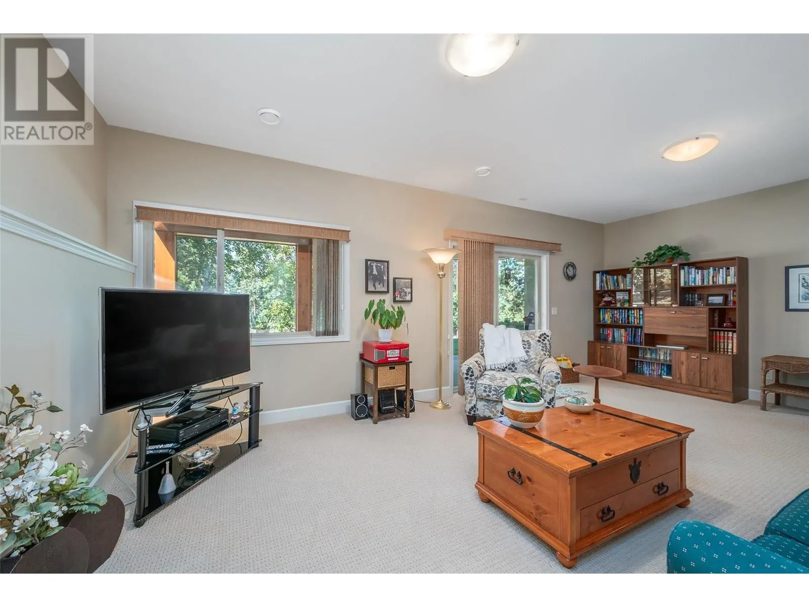 3452 Camelback Drive