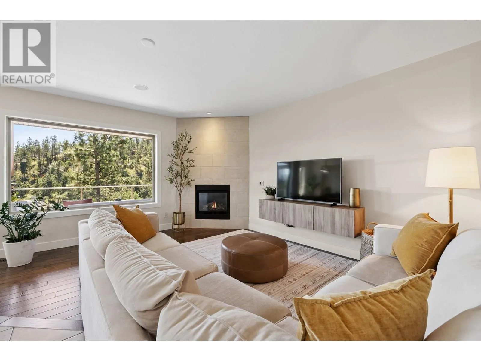 2450 Selkirk Drive Unit# 23