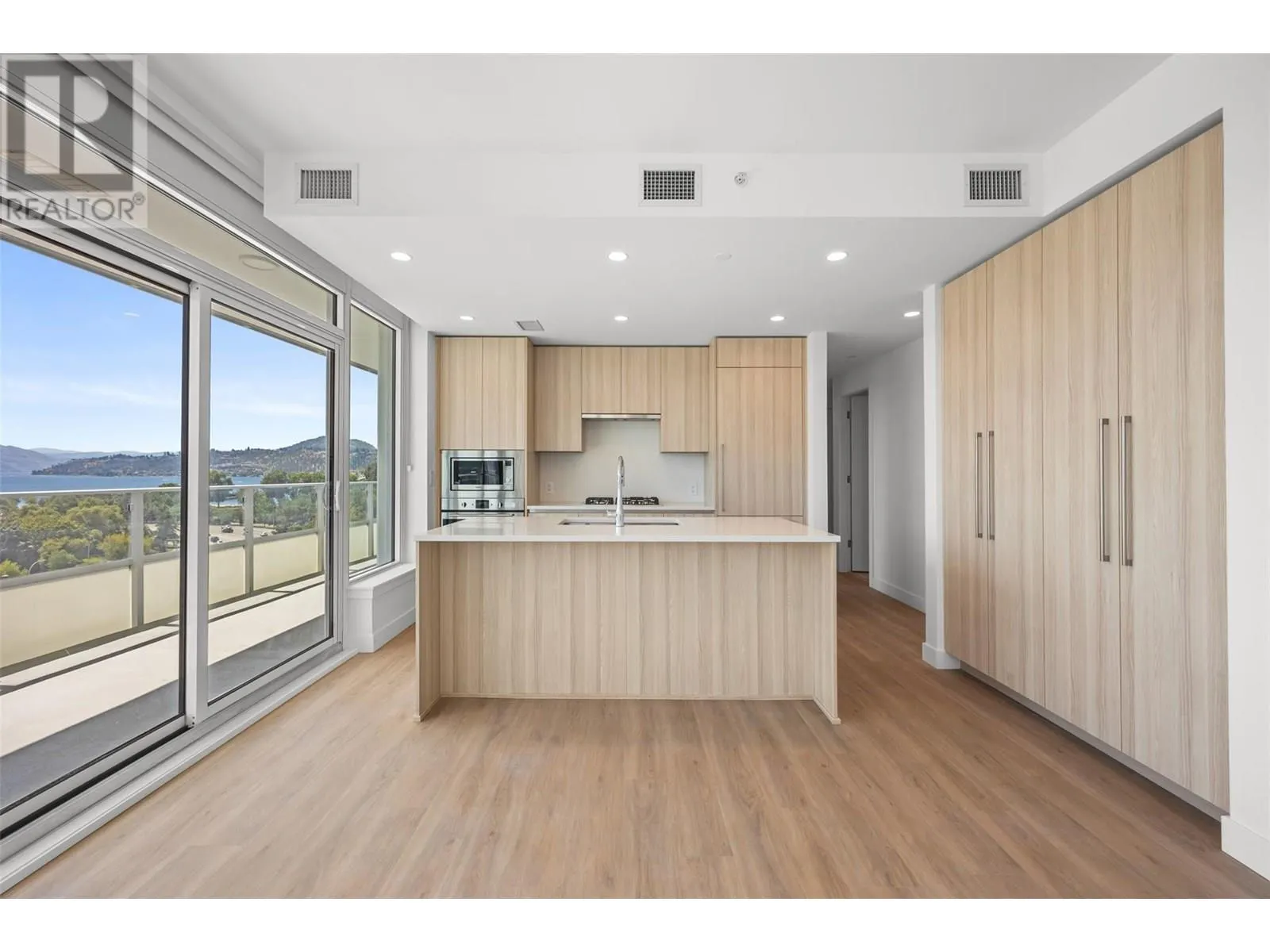 238 Leon Avenue Unit# 804