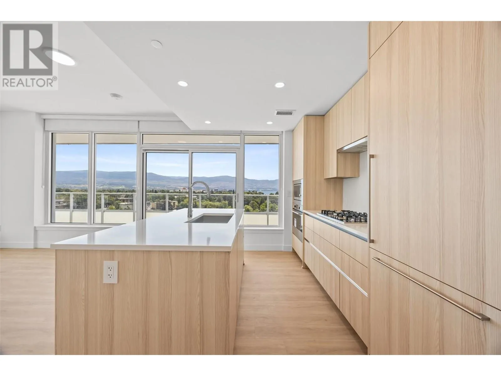 238 Leon Avenue Unit# 804