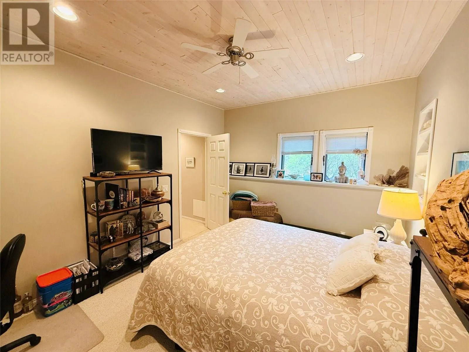 5221 Columbia River Road