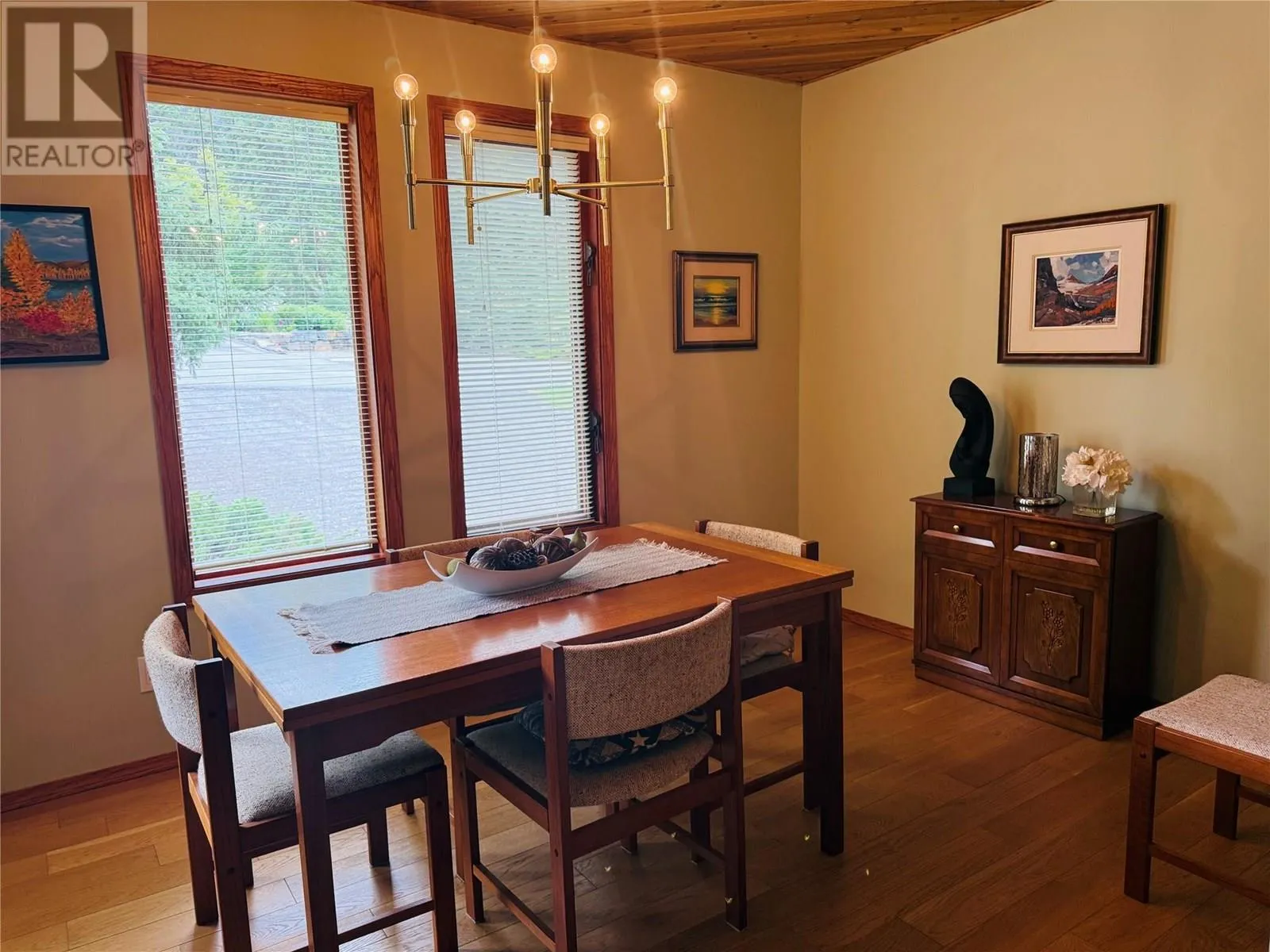5221 Columbia River Road