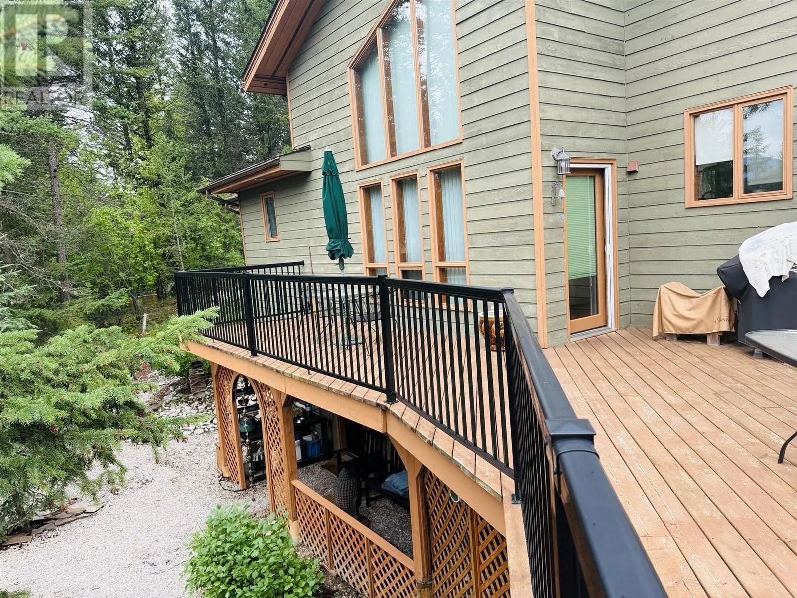 5221 Columbia River Road