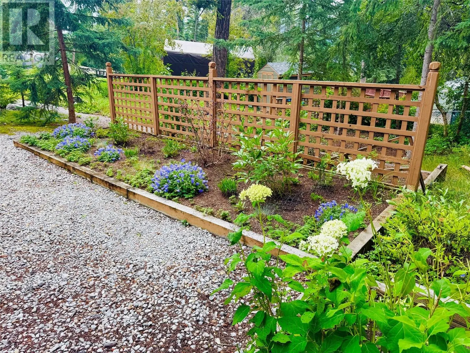 5221 Columbia River Road