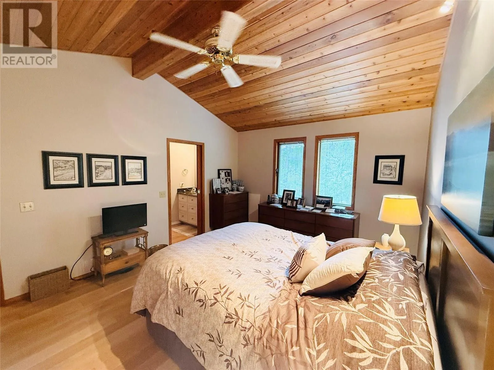 5221 Columbia River Road