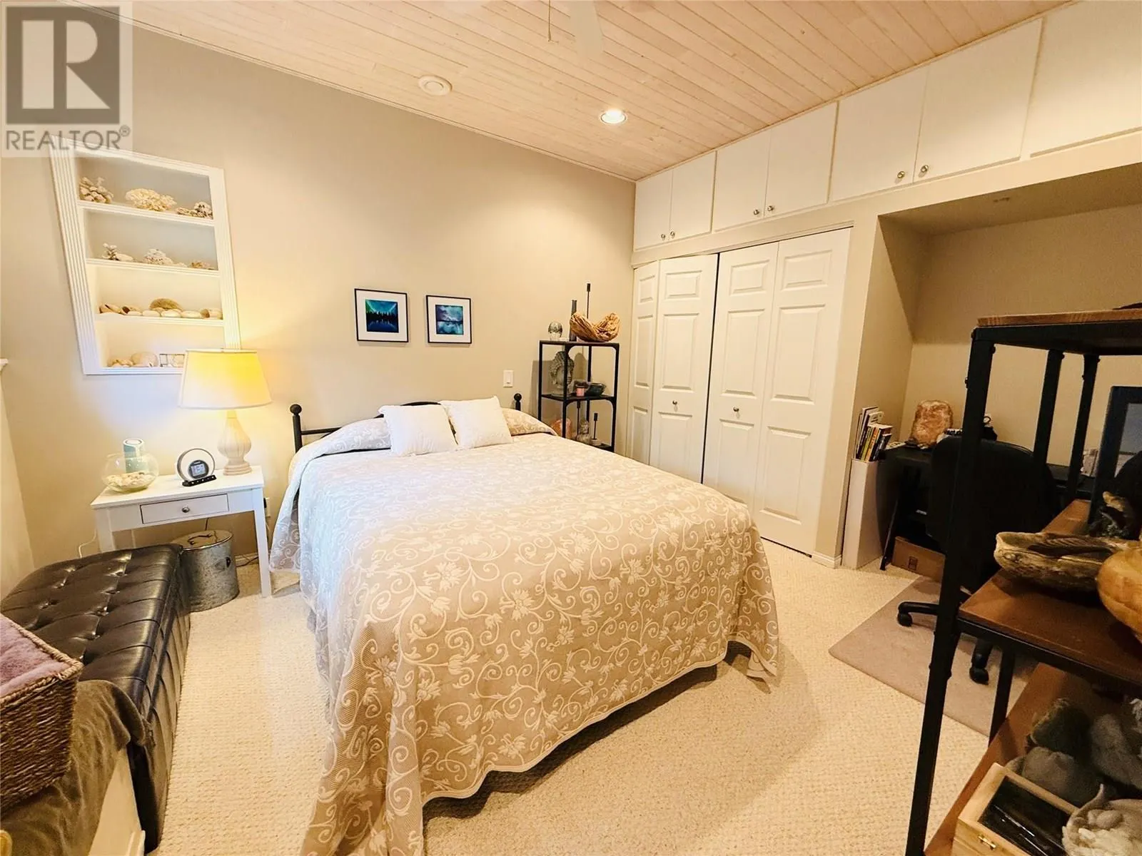 5221 Columbia River Road