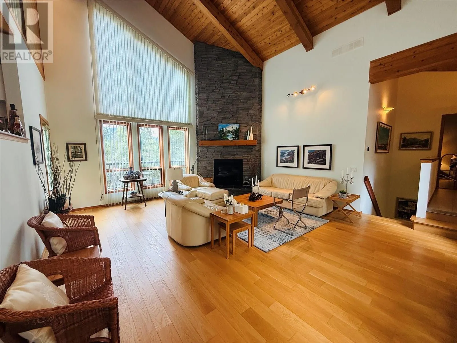 5221 Columbia River Road