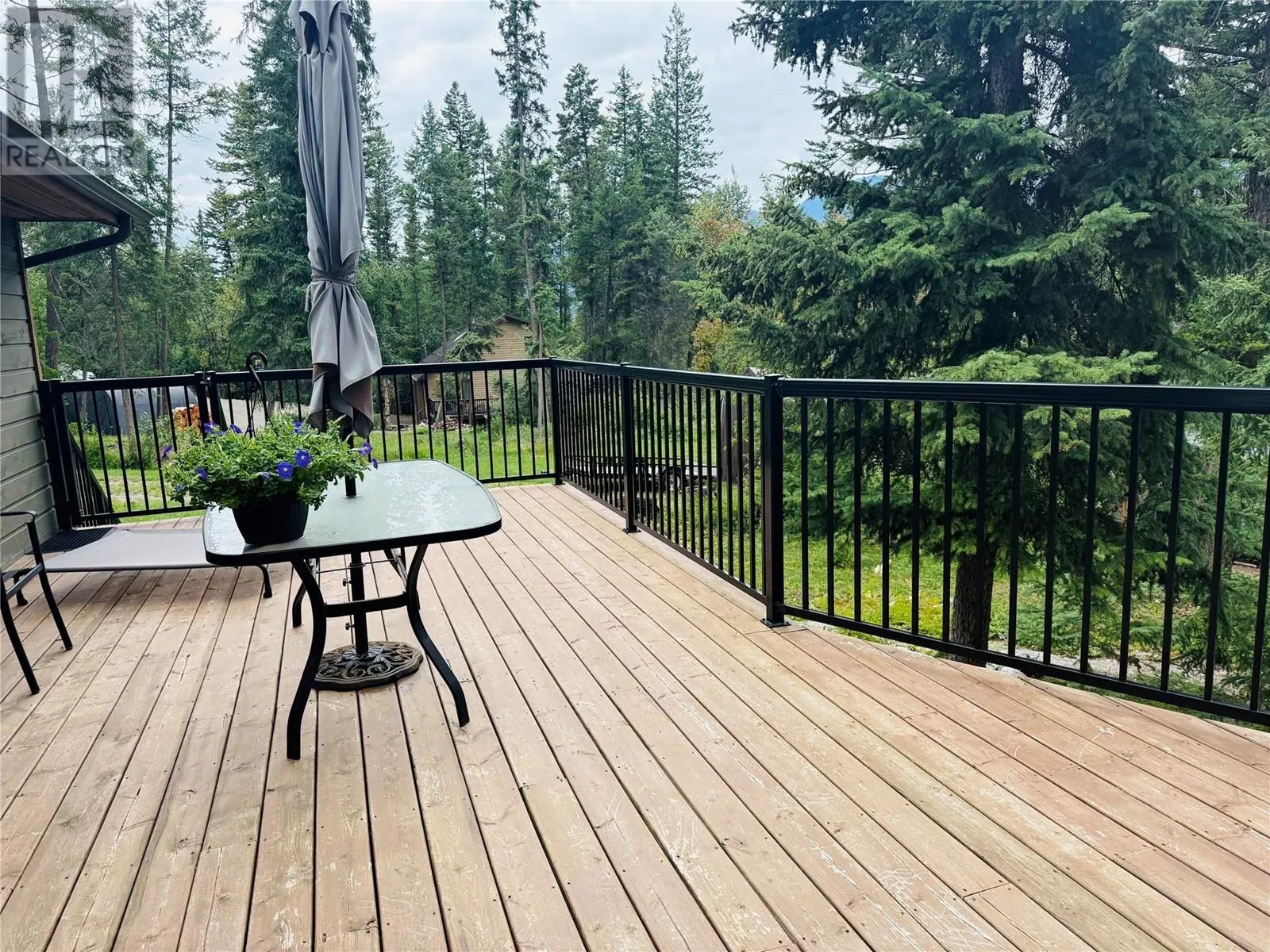 5221 Columbia River Road