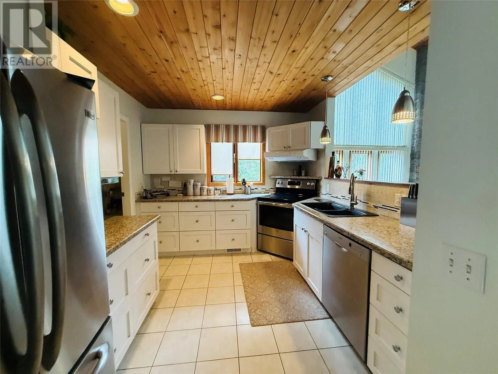 5221 Columbia River Road