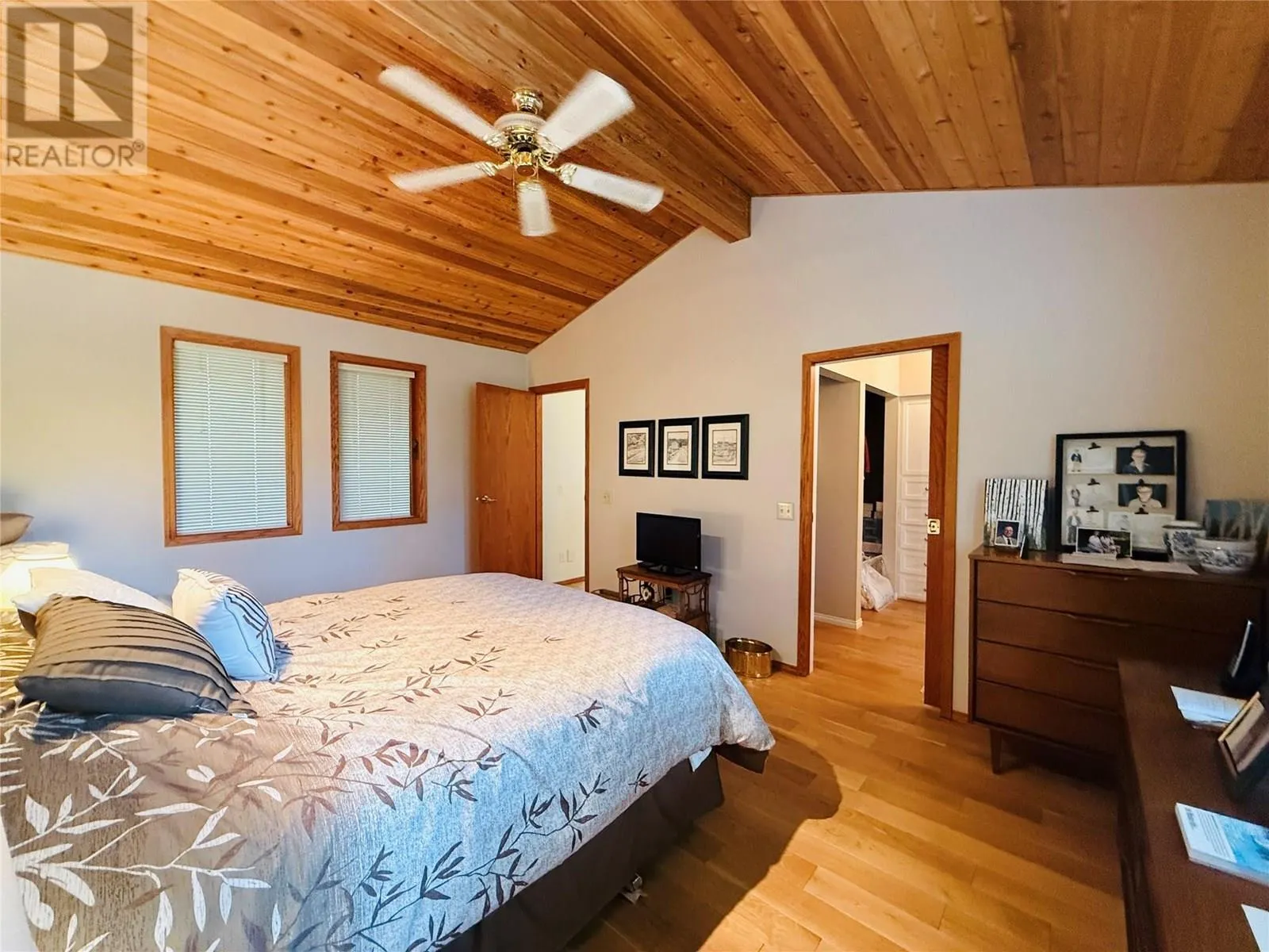 5221 Columbia River Road