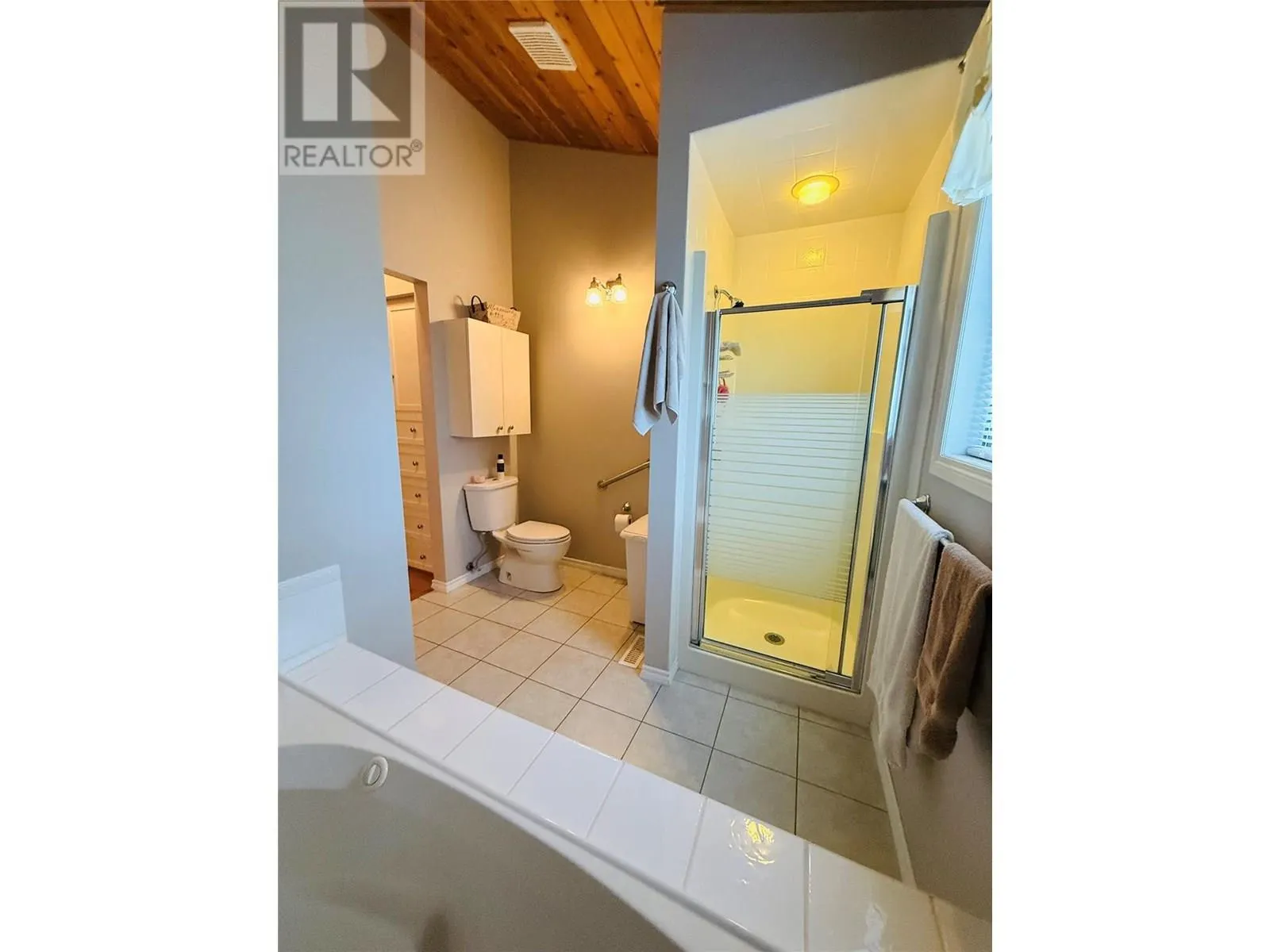 5221 Columbia River Road
