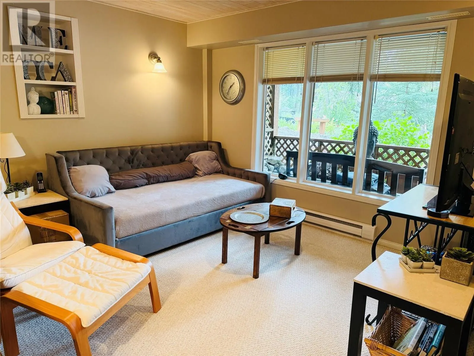 5221 Columbia River Road