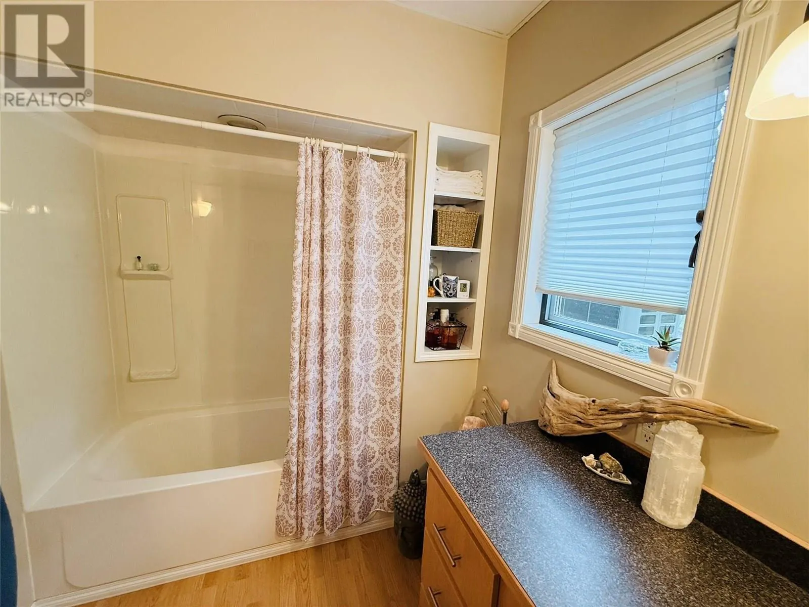 5221 Columbia River Road