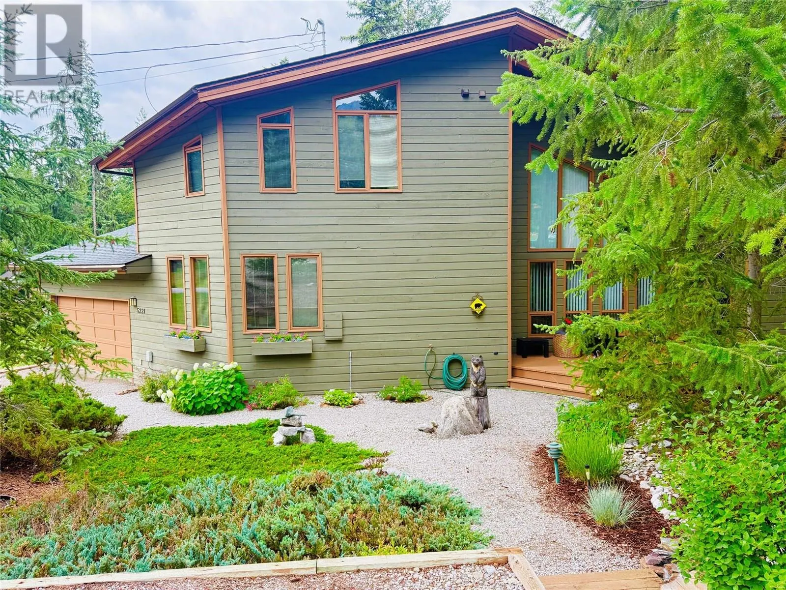 5221 Columbia River Road