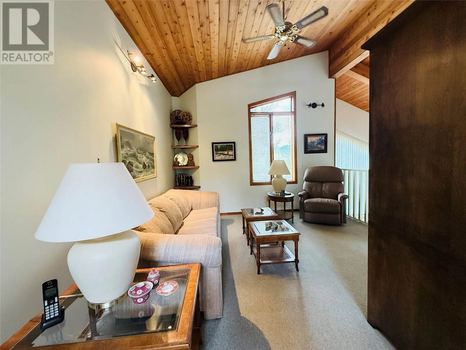 5221 Columbia River Road