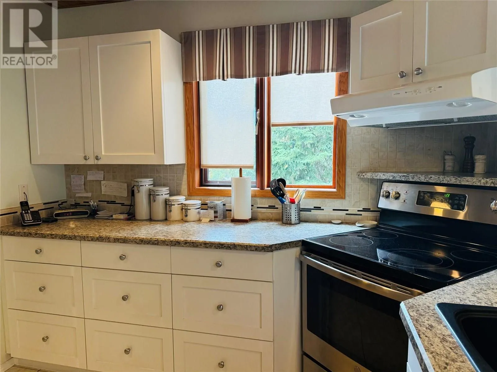 5221 Columbia River Road