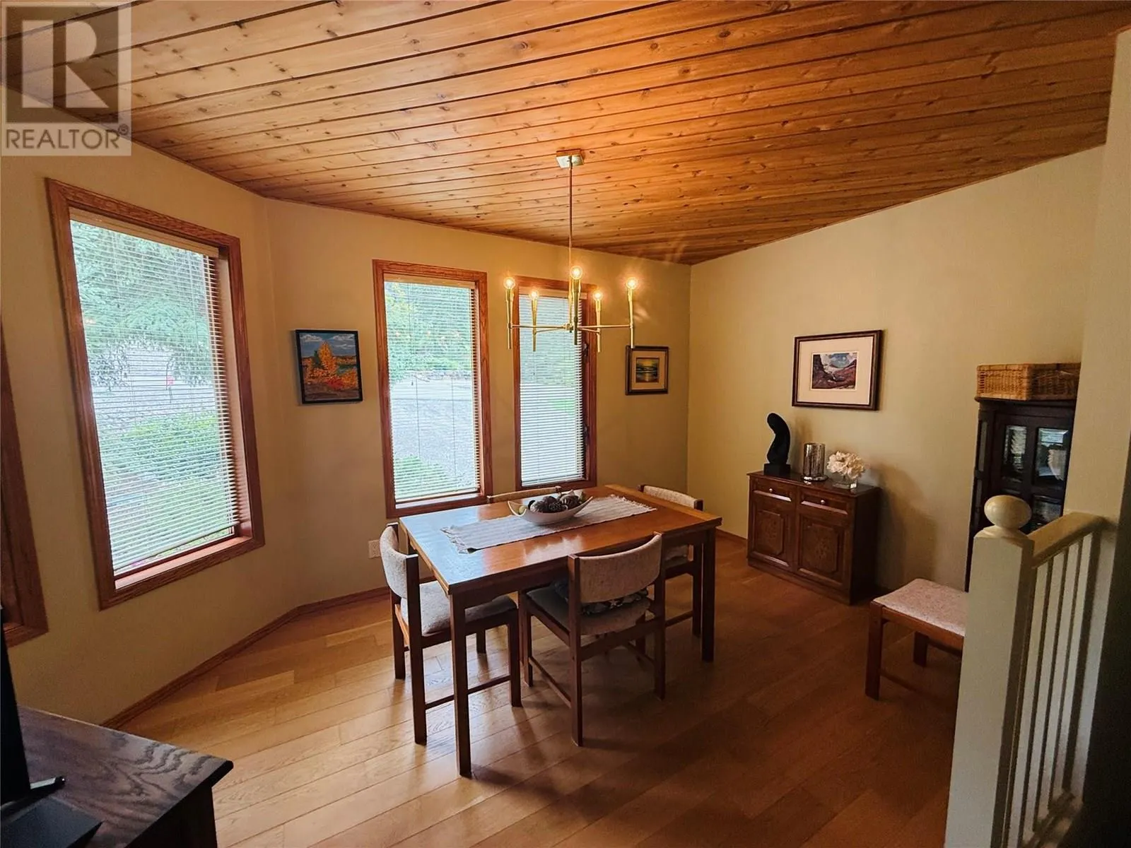 5221 Columbia River Road