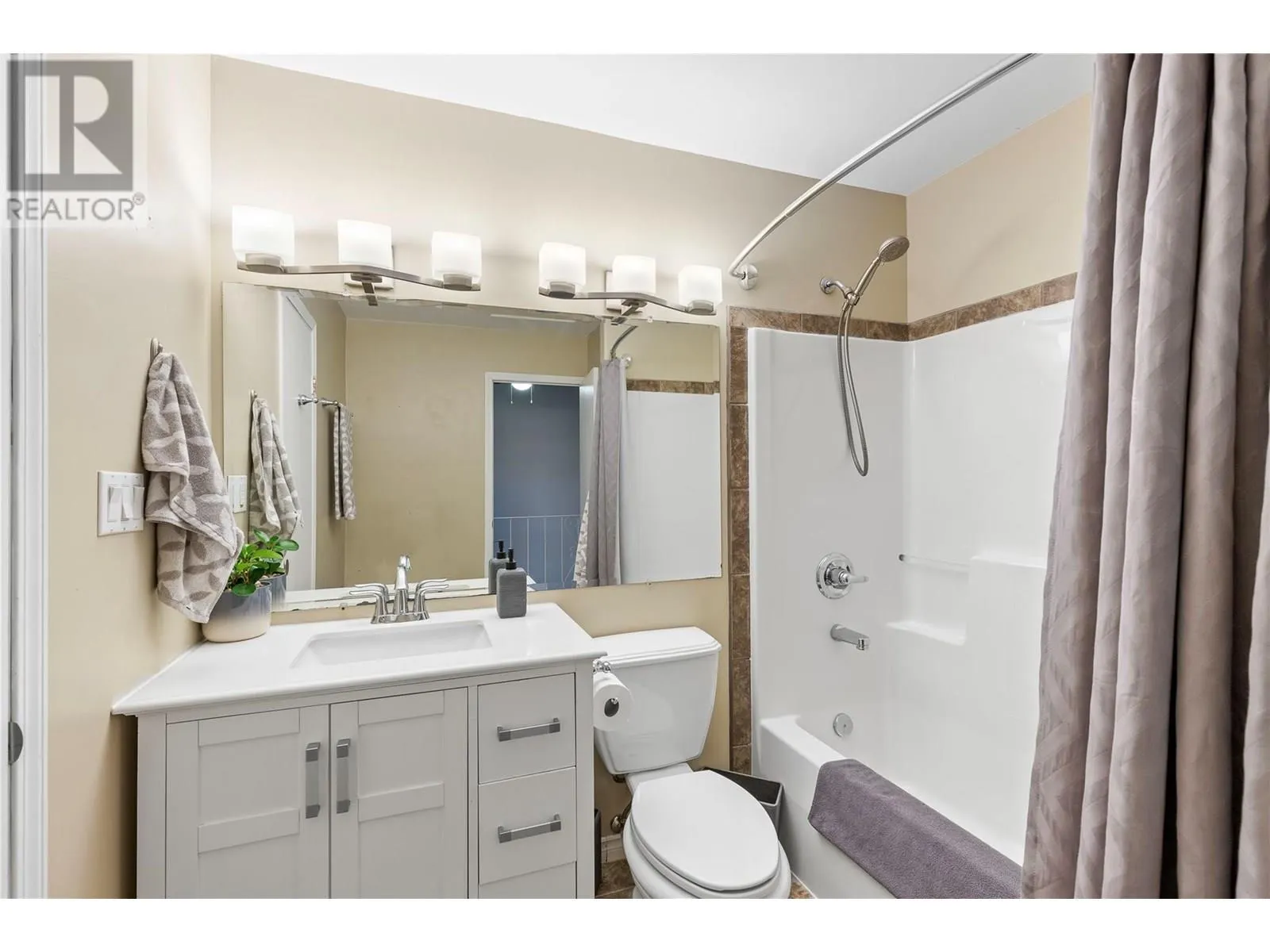 4100 24 Avenue Unit# 105