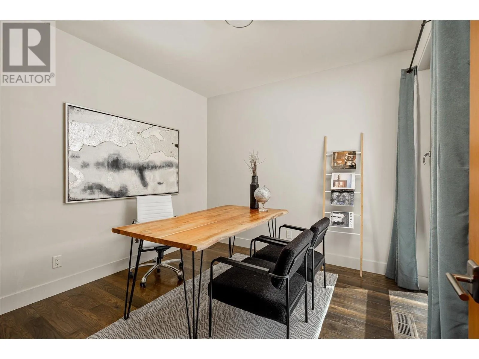 5560 Lakeshore Road