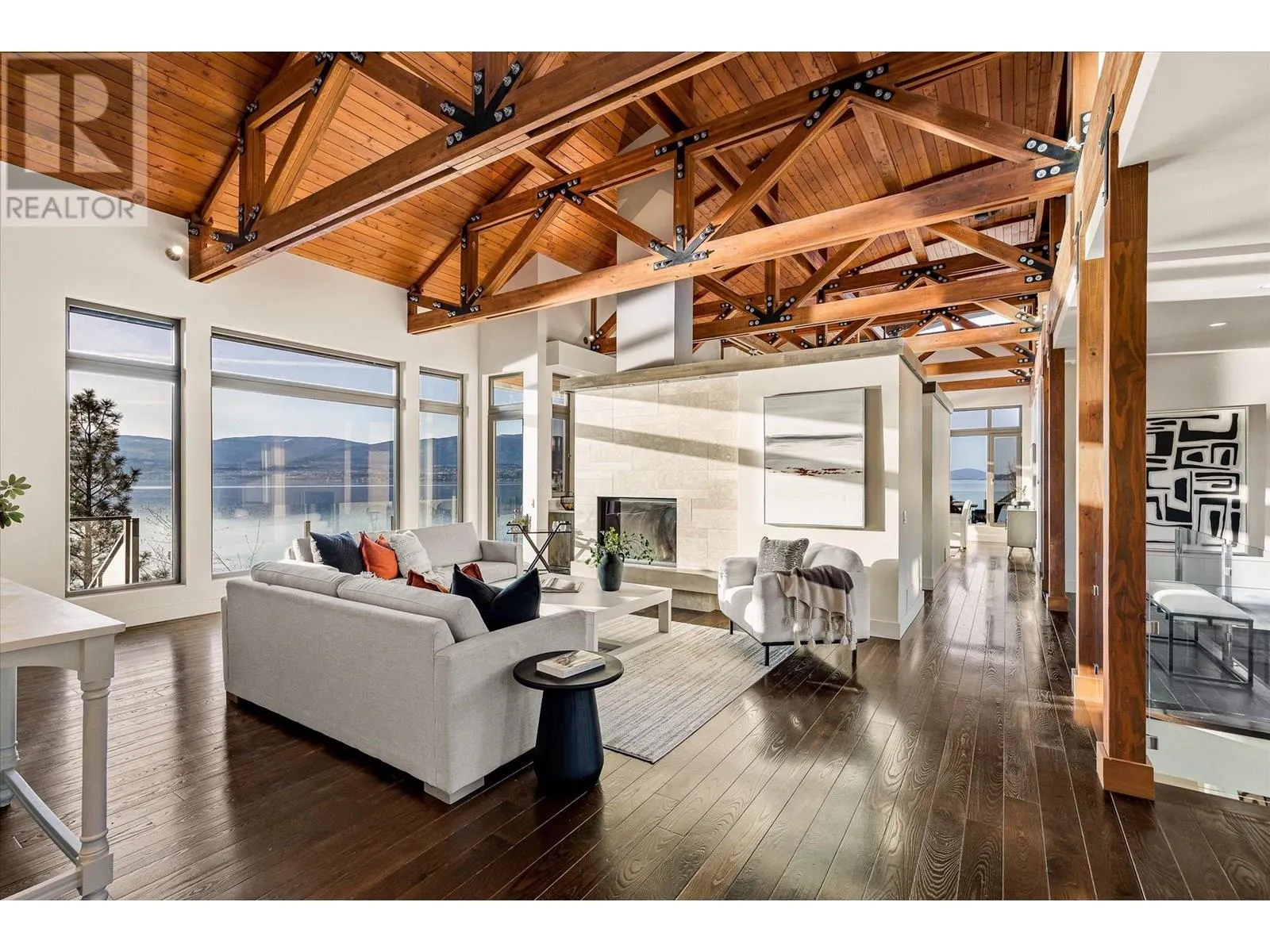 5560 Lakeshore Road