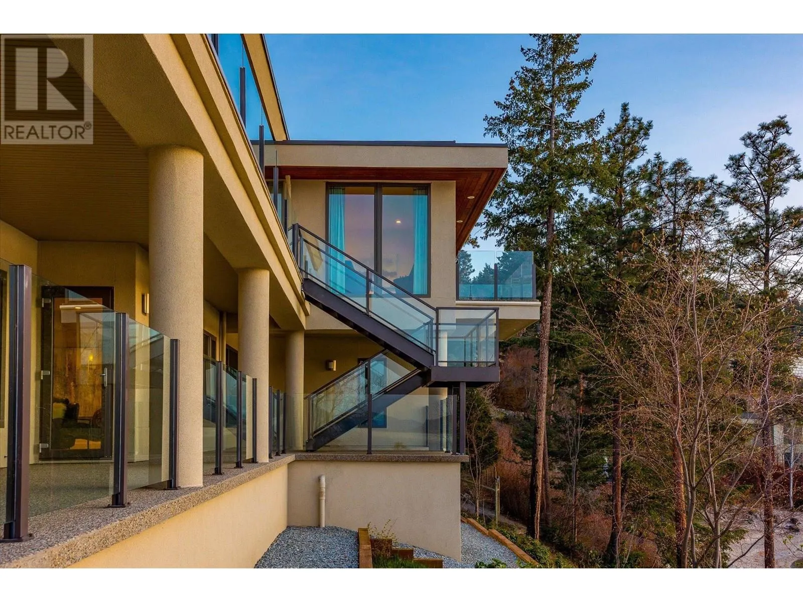 5560 Lakeshore Road
