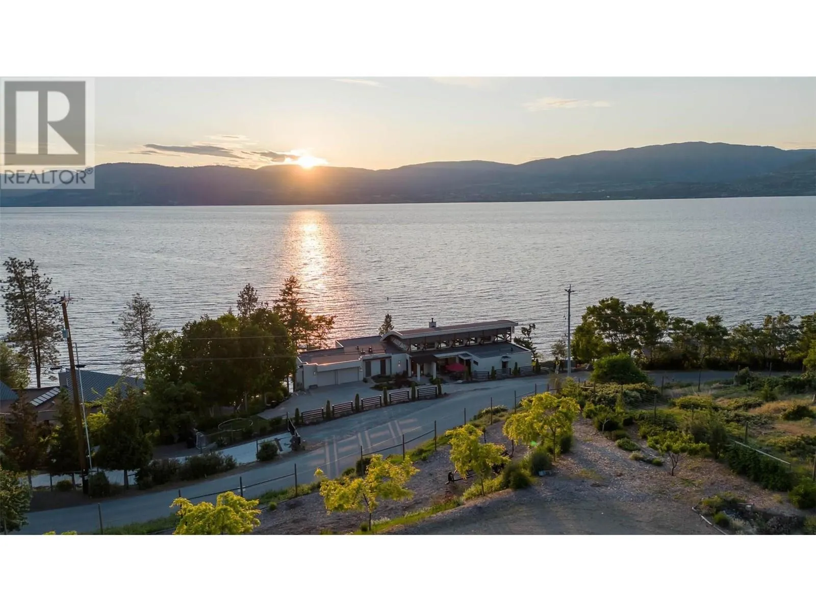 5560 Lakeshore Road