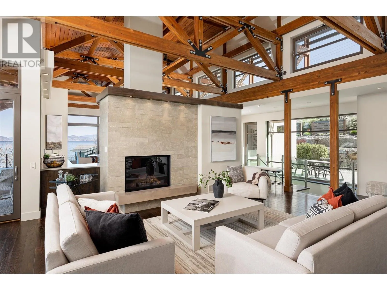 5560 Lakeshore Road