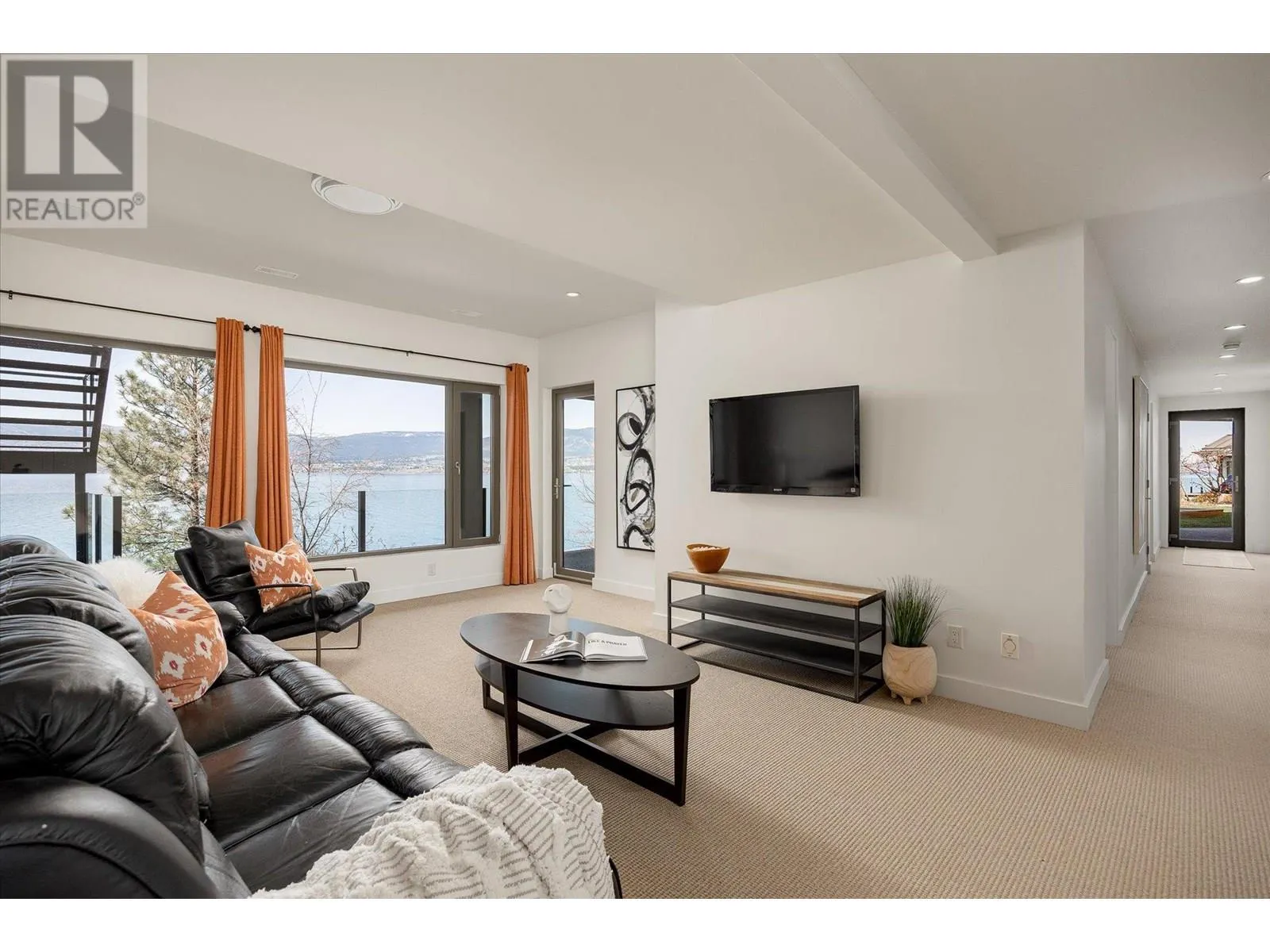 5560 Lakeshore Road