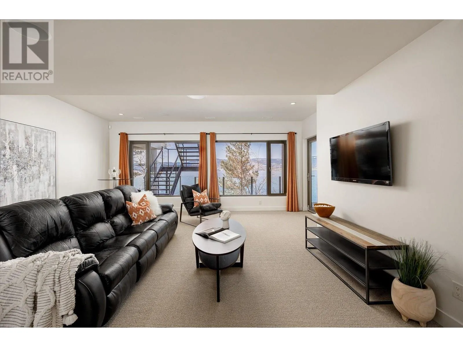 5560 Lakeshore Road