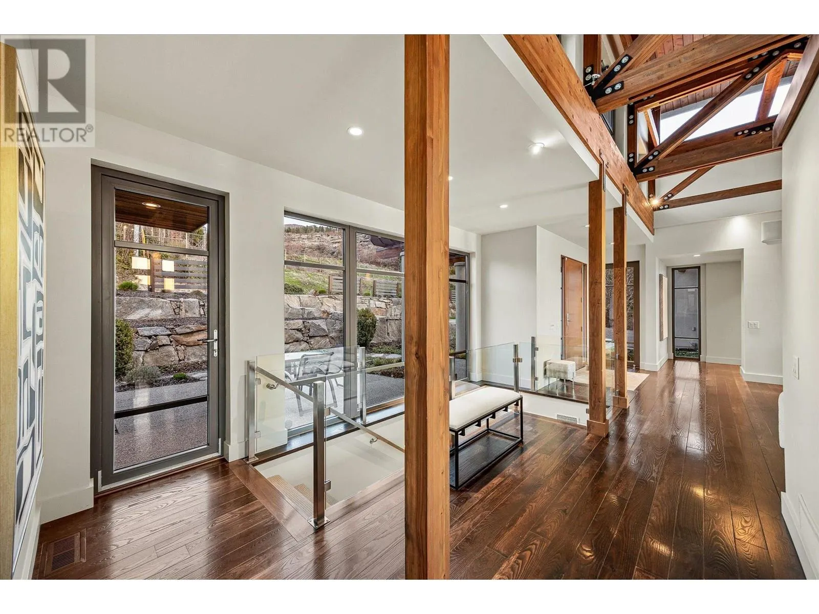 5560 Lakeshore Road