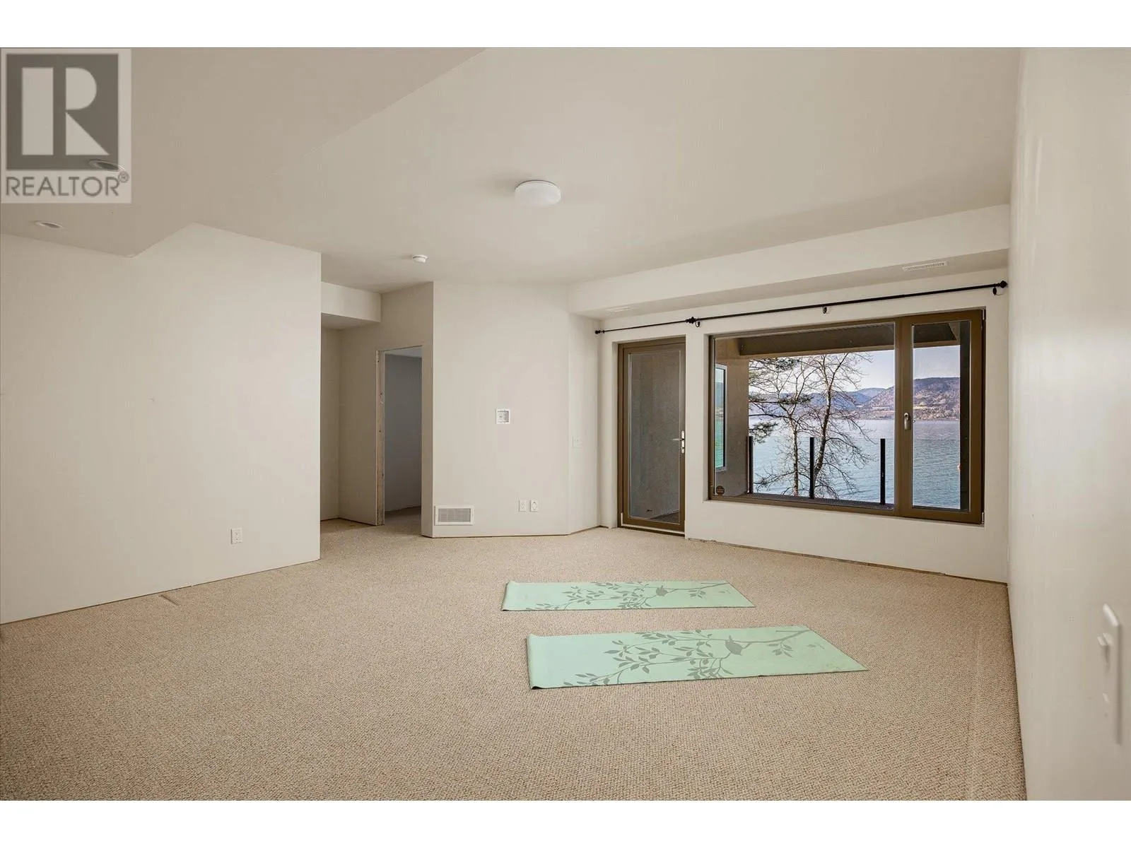 5560 Lakeshore Road