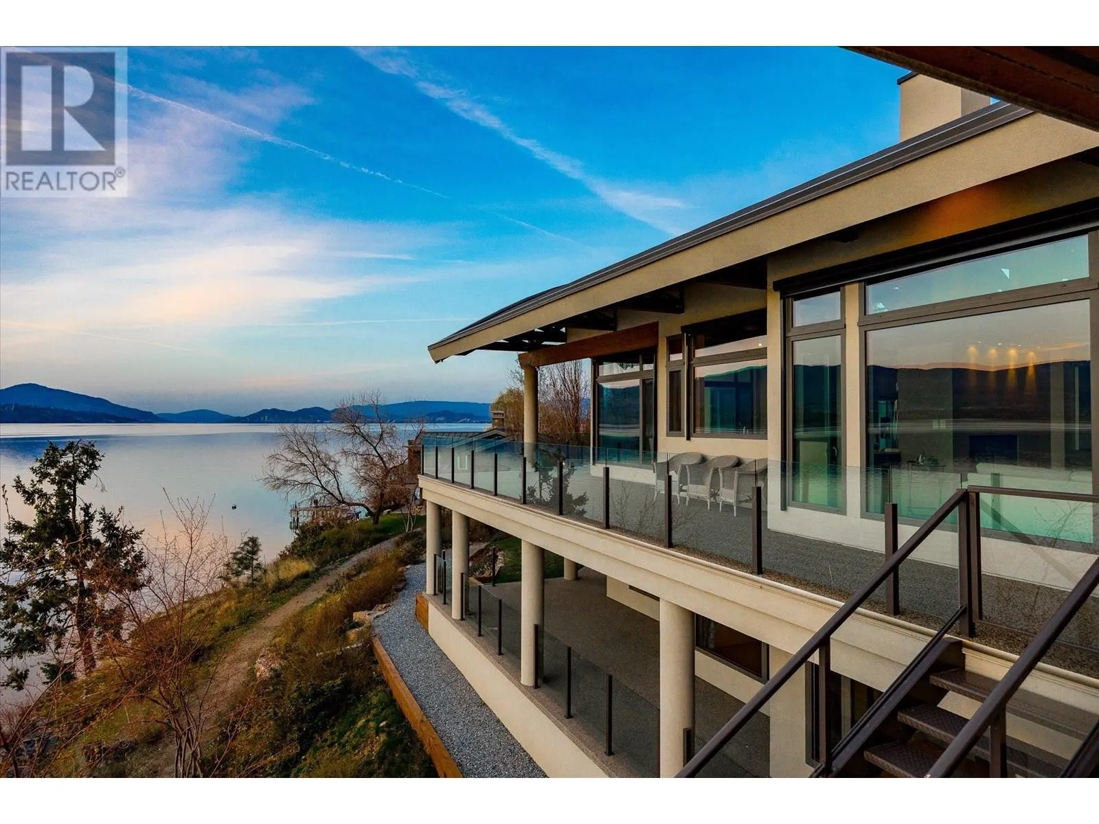 5560 Lakeshore Road