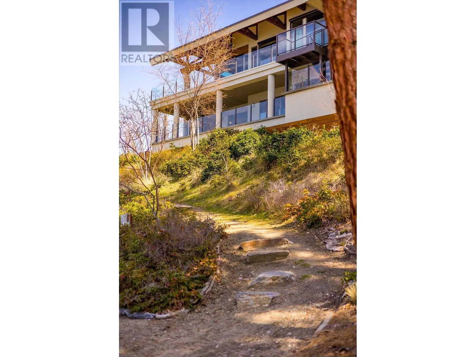 5560 Lakeshore Road