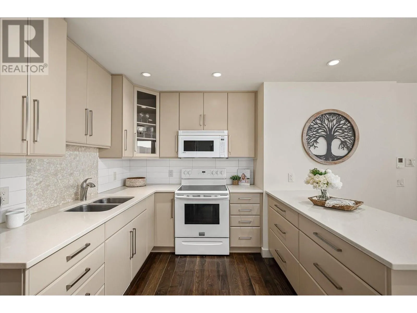 5560 Lakeshore Road
