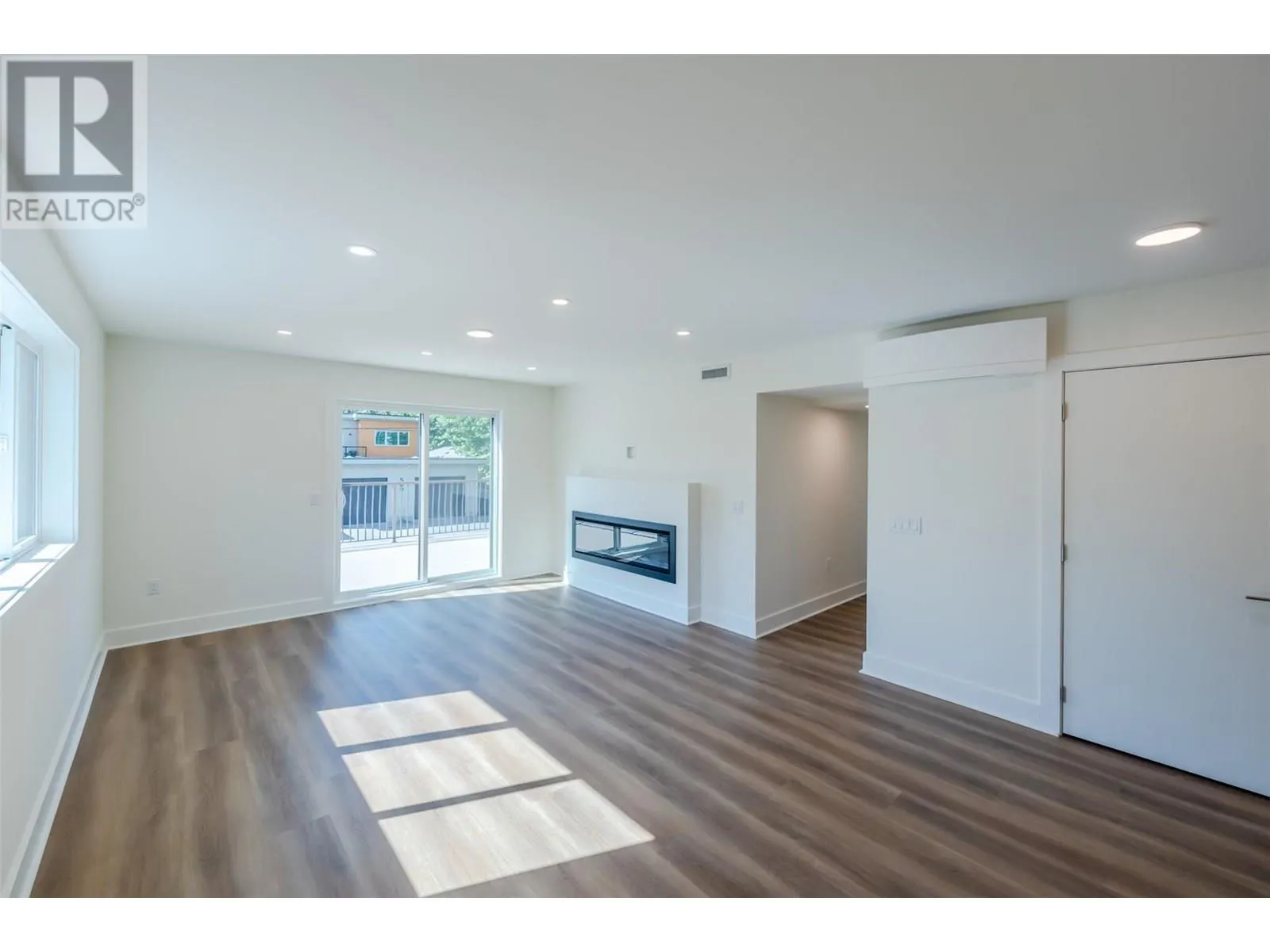 578 Lakeshore Drive Unit# 203