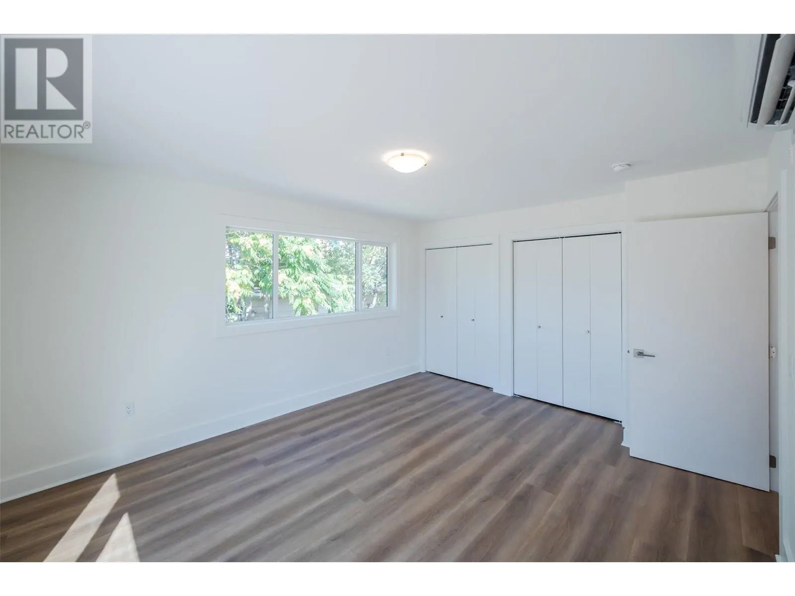 578 Lakeshore Drive Unit# 203