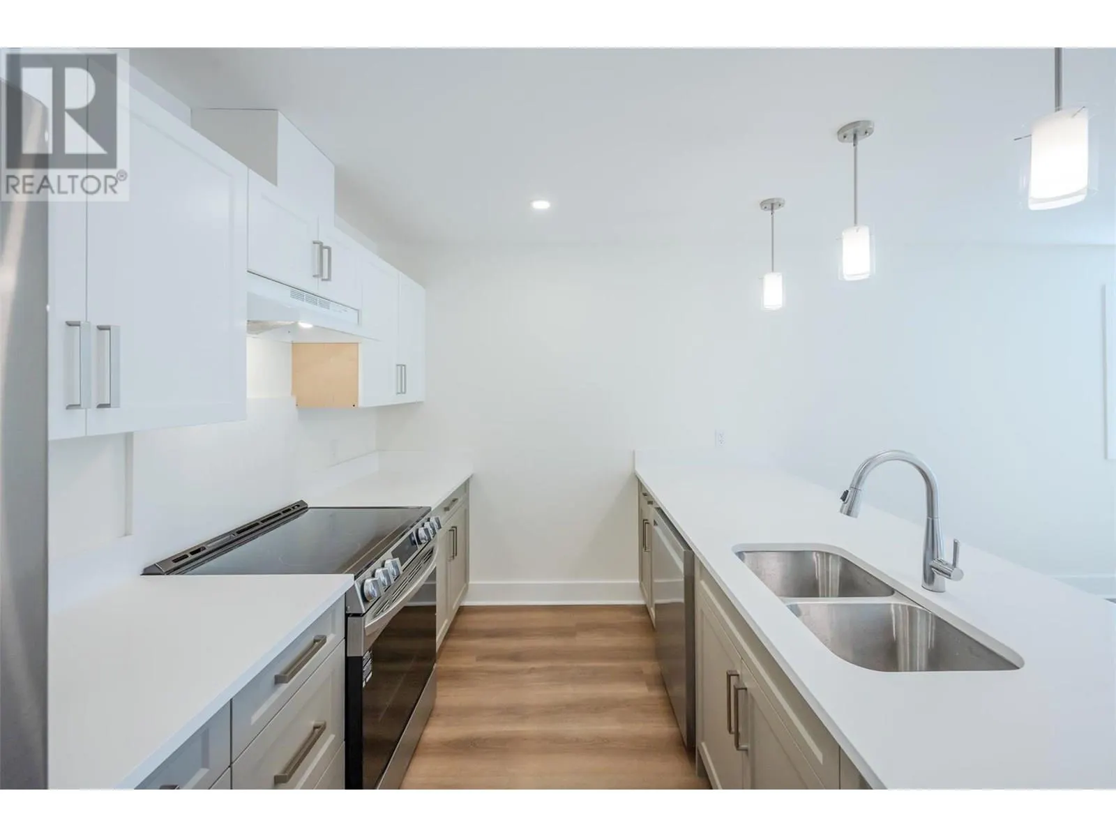 578 Lakeshore Drive Unit# 203