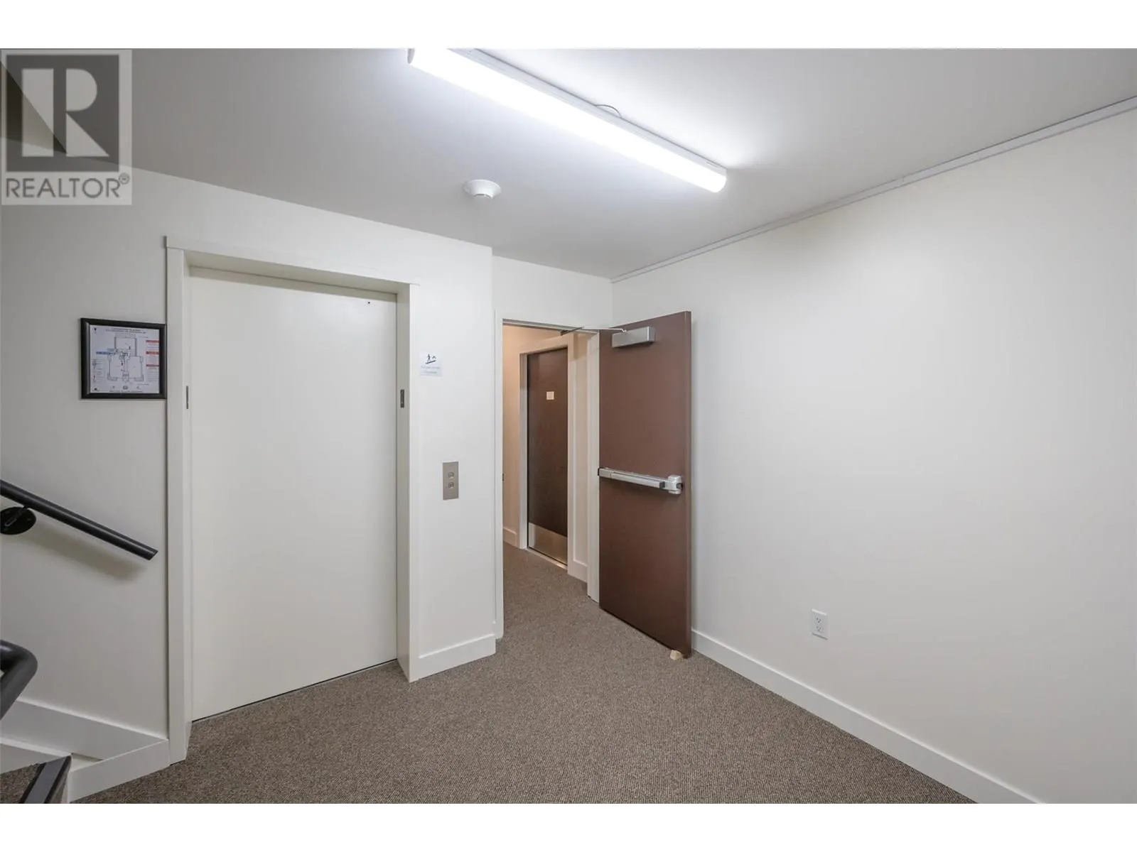 578 Lakeshore Drive Unit# 203