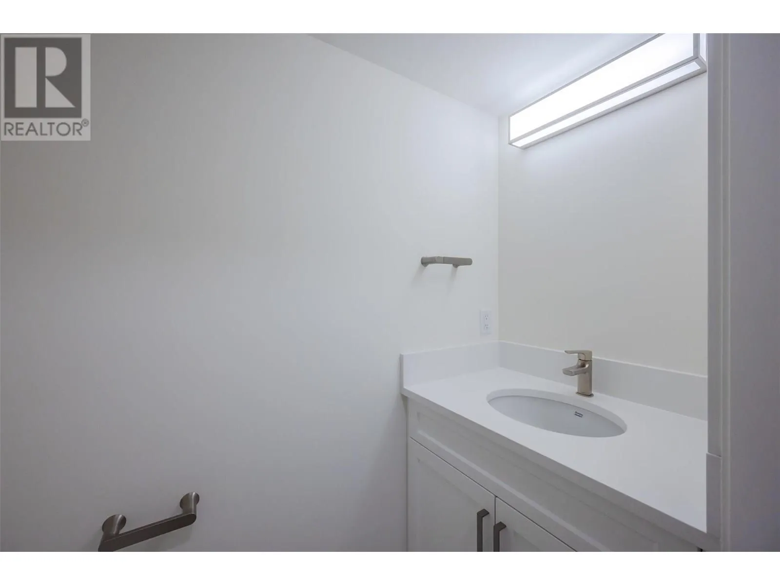 578 Lakeshore Drive Unit# 203