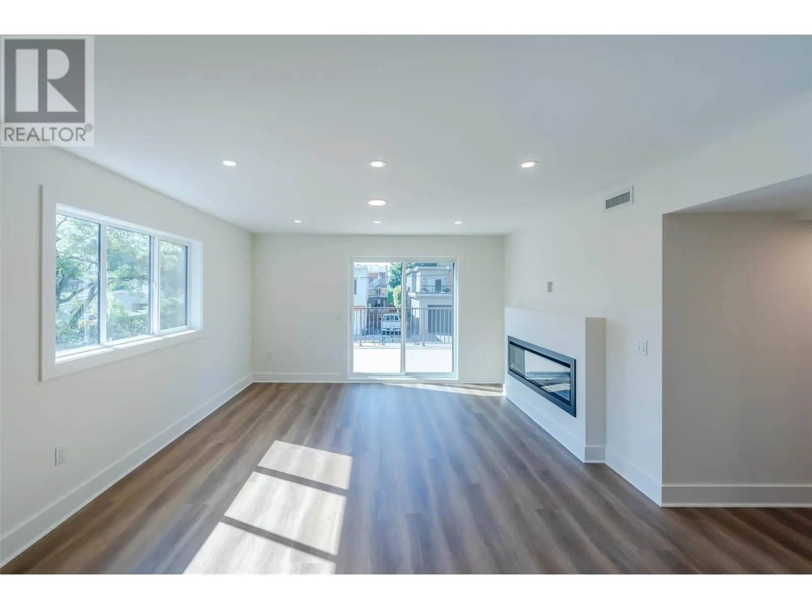578 Lakeshore Drive Unit# 203
