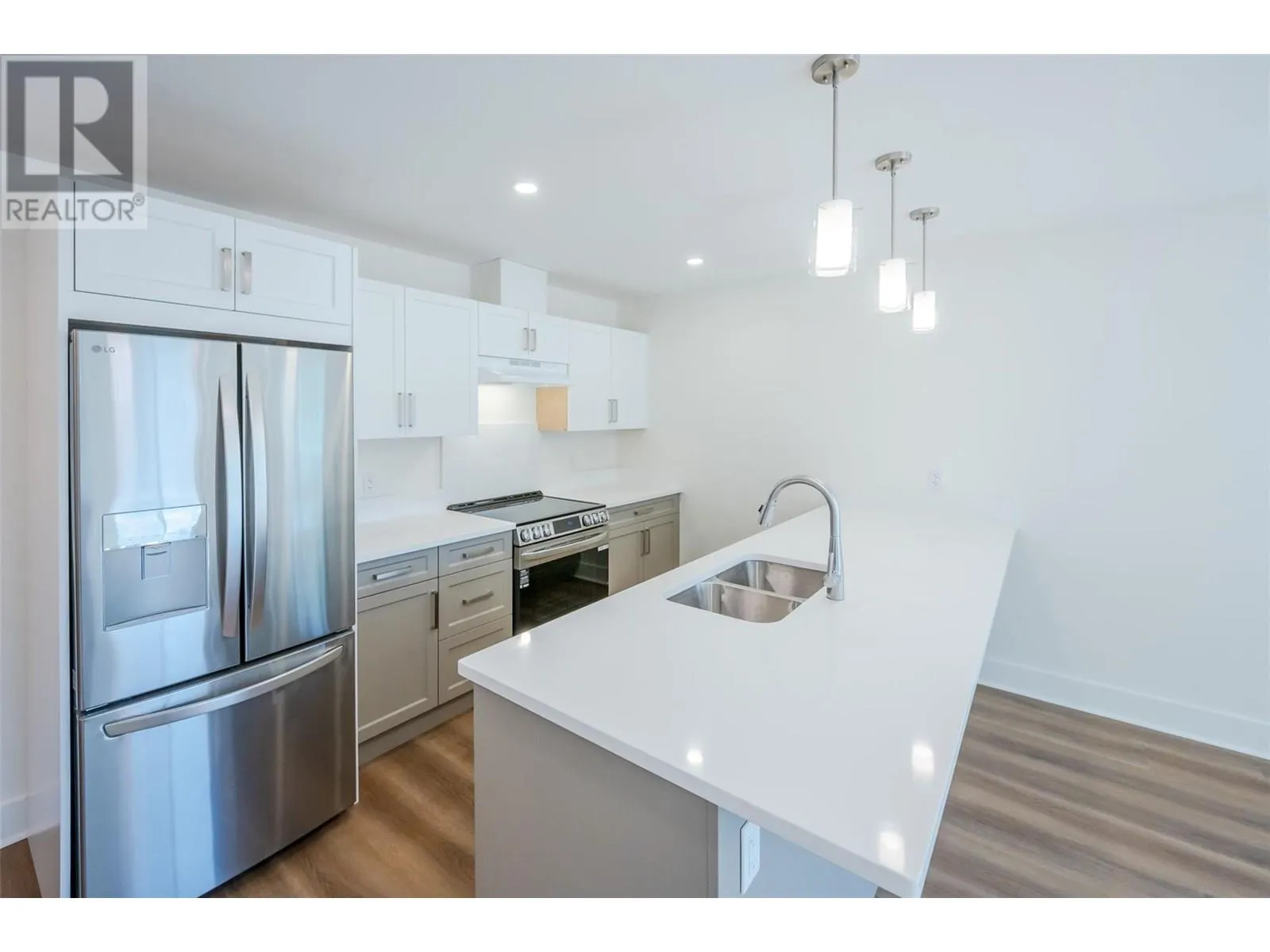 578 Lakeshore Drive Unit# 203
