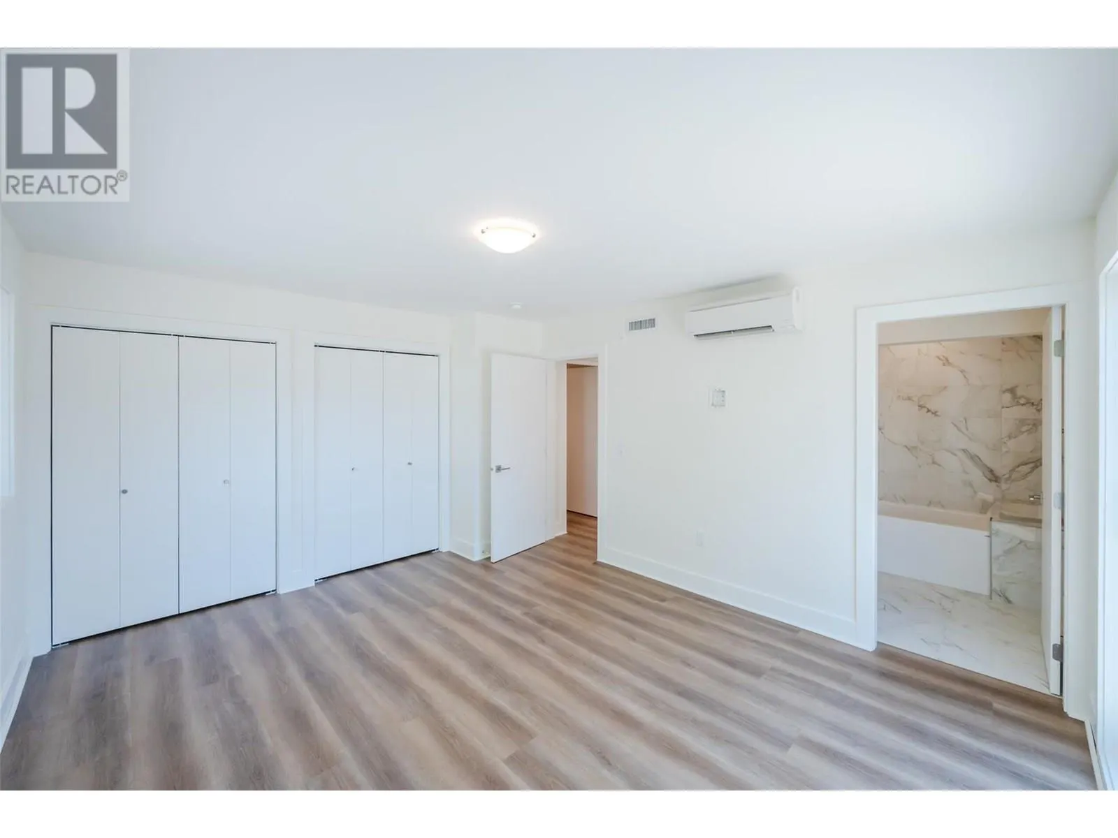 578 Lakeshore Drive Unit# 203