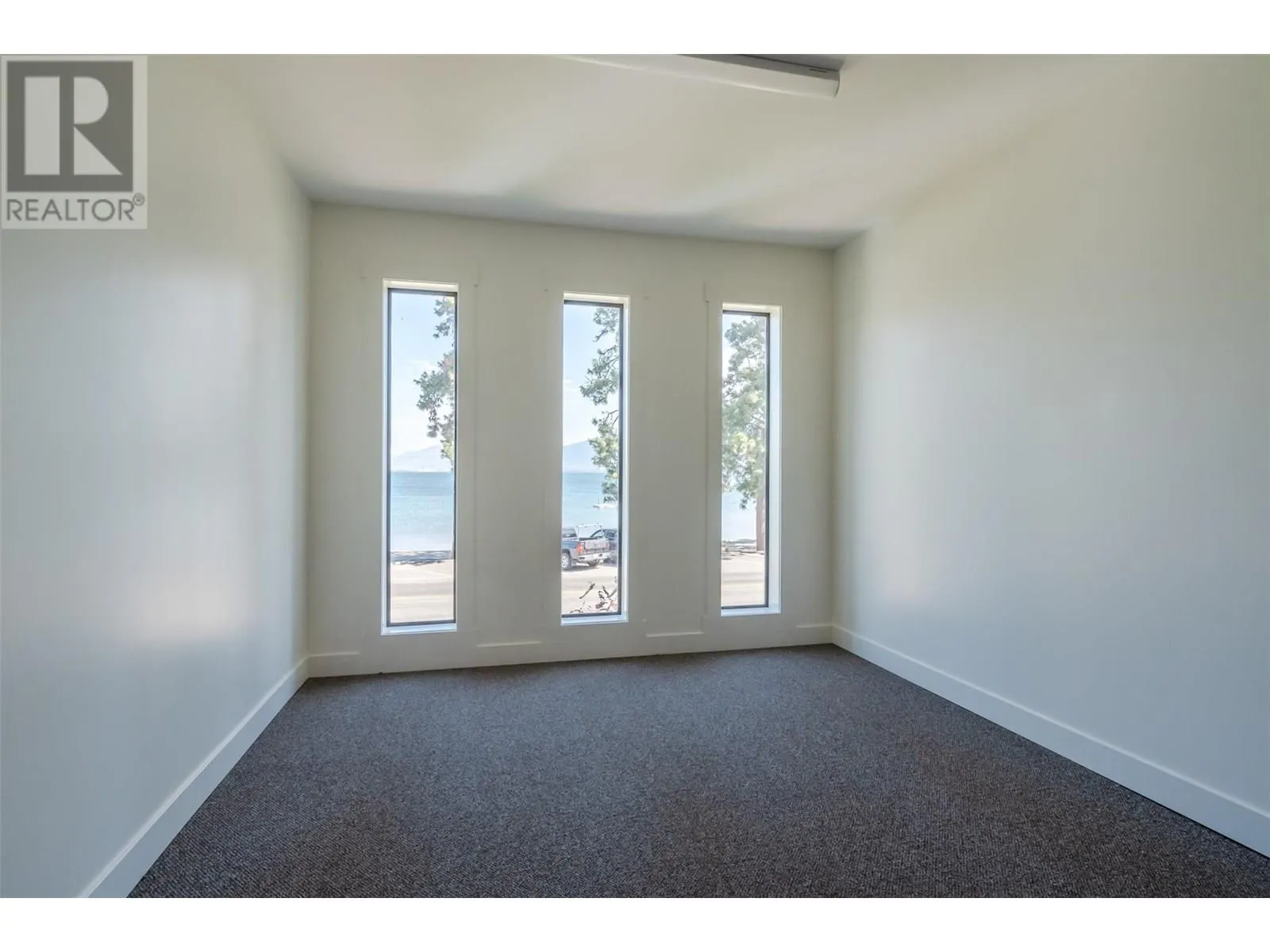 578 Lakeshore Drive Unit# 203
