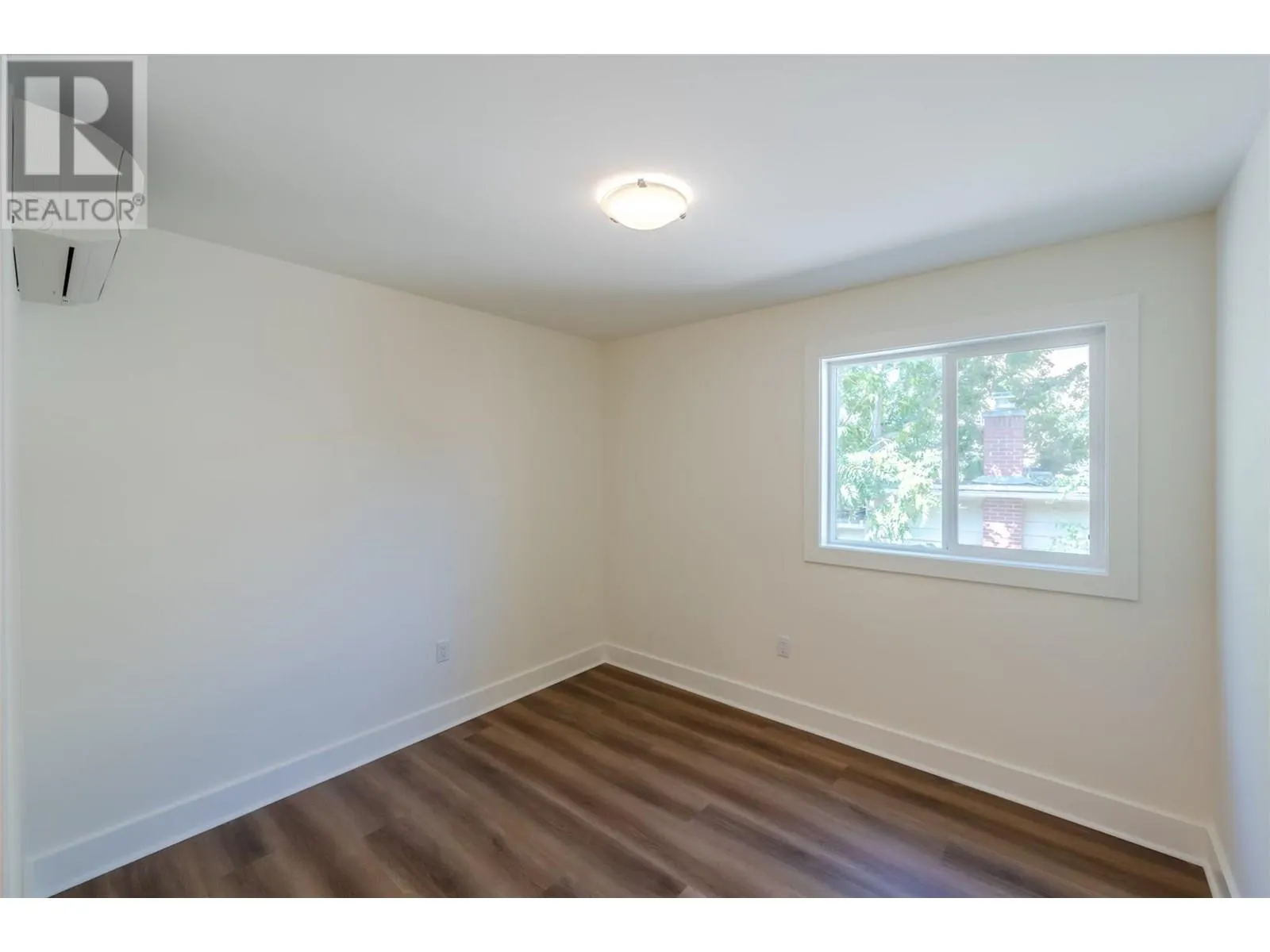 578 Lakeshore Drive Unit# 203