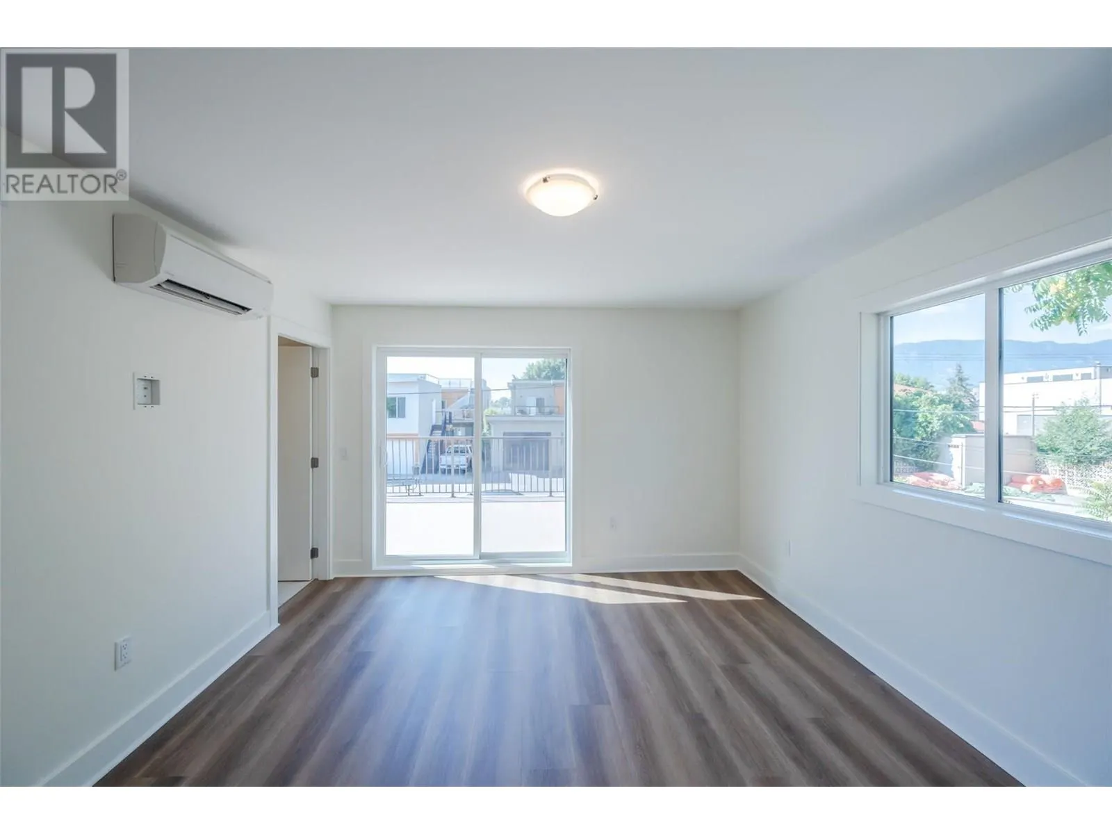 578 Lakeshore Drive Unit# 203