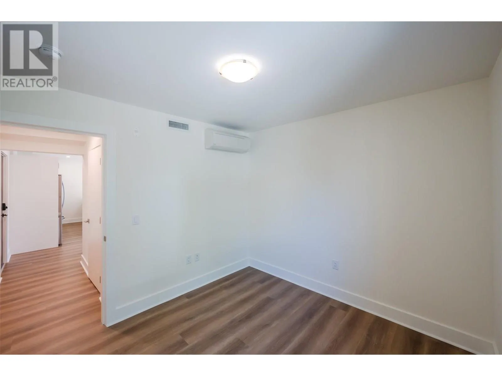 578 Lakeshore Drive Unit# 203